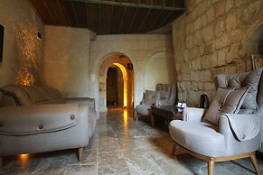 Heaven Cave House