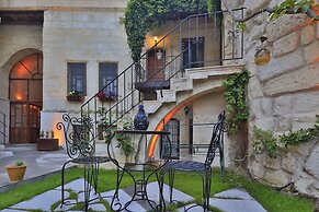 Heaven Cave House