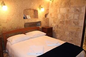 Heaven Cave House