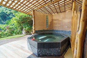 Vanira Lodge