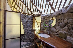 Vanira Lodge