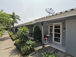 1715 House - White Rhino