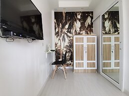 1715 House - White Rhino