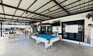 1715 House - White Rhino