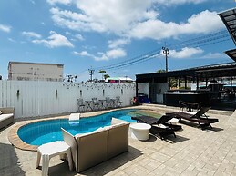 1715 House - White Rhino