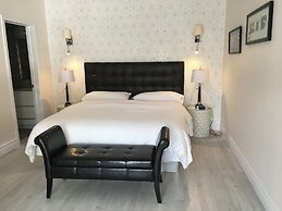 Grey Rose Suites