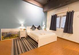 Thonglor Travellers Hostel & Cafe