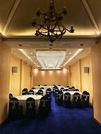 Fairway Colombo - Sri Lanka's First Hotel With Robot Technology