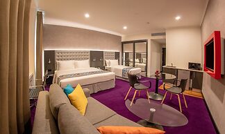 Fairway Colombo - Sri Lanka's First Hotel With Robot Technology