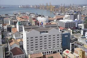 Fairway Colombo - Sri Lanka's First Hotel With Robot Technology