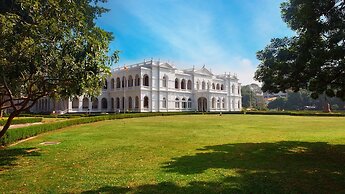 Fairway Colombo - Sri Lanka's First Hotel With Robot Technology
