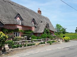 The Four Horseshoes