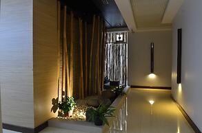 D' Hotel and Suites
