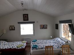 Lækjarkot Rooms and Cottages with Kitchen