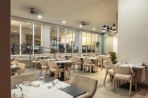 Royal Blue Hotel