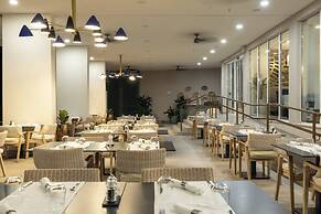 Royal Blue Hotel