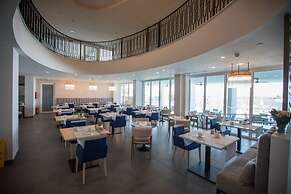 Royal Blue Hotel