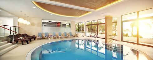 Royal Blue Hotel