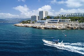 Royal Blue Hotel