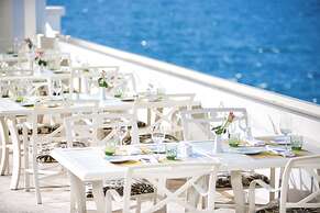 Royal Blue Hotel
