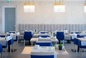 Royal Blue Hotel