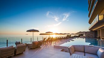 Royal Blue Hotel