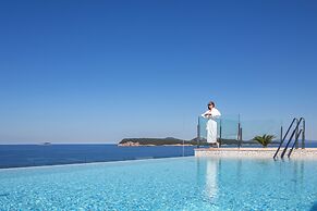 Royal Blue Hotel