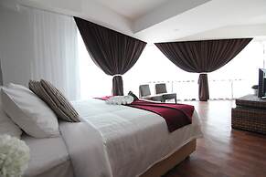 Nexus Regency Suites & Hotel