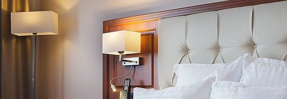Hotel Athos Rmt