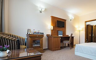 Hotel Athos Rmt
