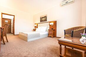 Hotel Athos Rmt