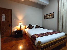 Mr. Charles Hotel