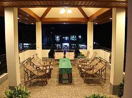 Mr. Charles Hotel