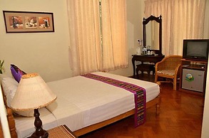 Mr. Charles Hotel