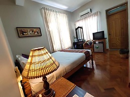 Mr. Charles Hotel
