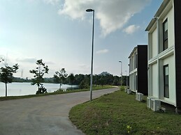 Lakeview Terrace Resort Pengerang