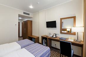Raymond Hotel
