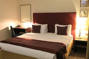 Raymond Hotel