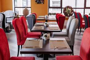Raymond Hotel