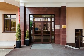 Raymond Hotel