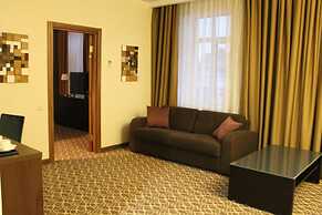Raymond Hotel