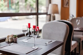 Raymond Hotel