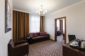 Raymond Hotel