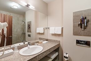 Raymond Hotel