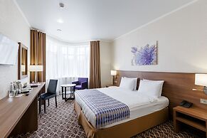 Raymond Hotel