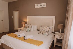 Caza Beach Guesthouse