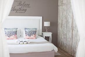 Caza Beach Guesthouse