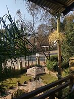 Autumn Breeze Manor