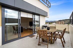 Kangaroo Bay Apartments