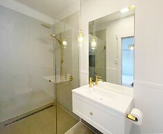 Kangaroo Bay Apartments